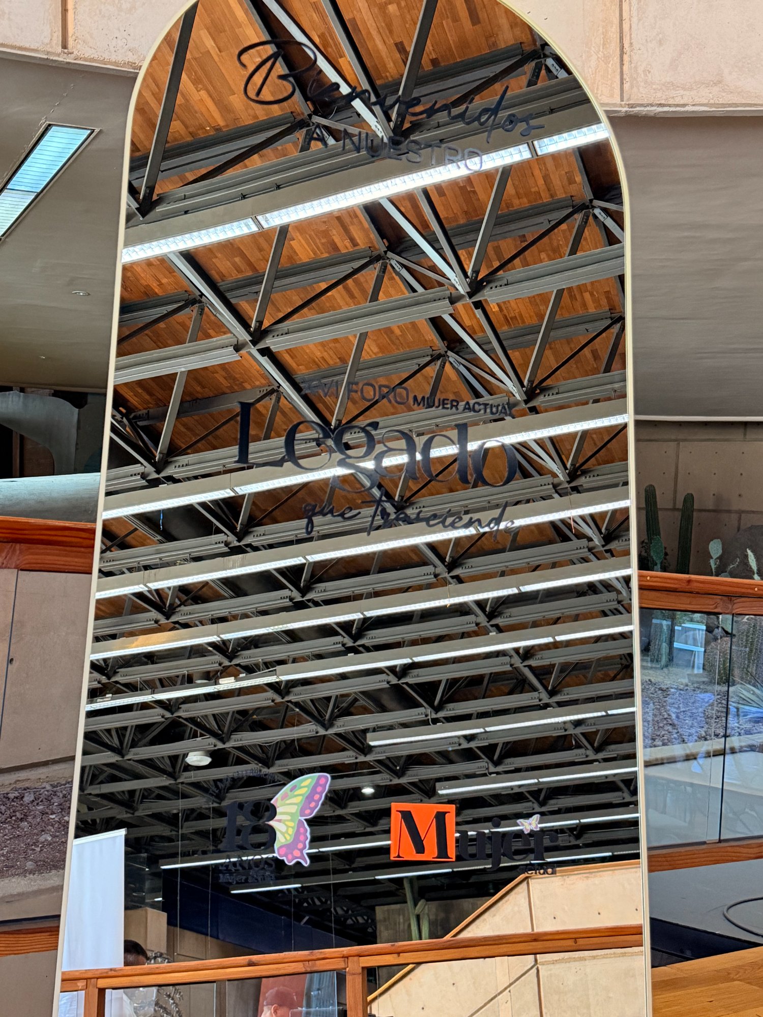 Espejo Personalizado Grande para evento corporativo Foro Mujer Actual Legado